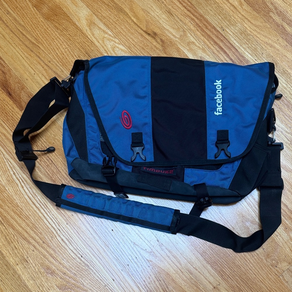 Timbuk2 Facebook messenger waterproof laptop bag 17” laptop
